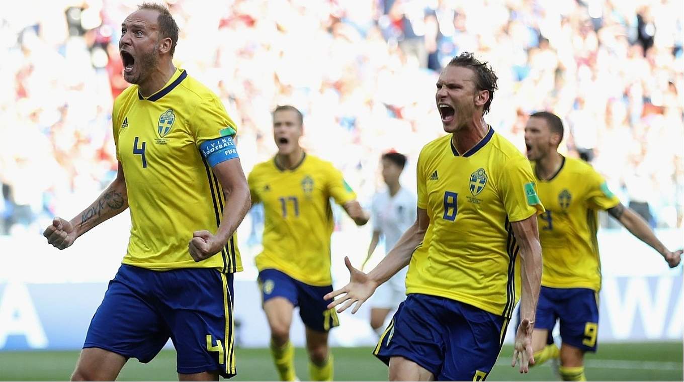Andreas Granqvist (links) bejubelt sein Siegertor zum 1:0 gegen Südkorea.  © Getty Images