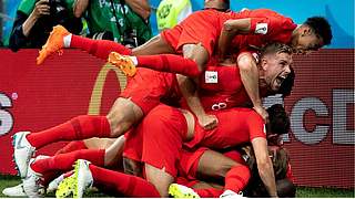 Die Engländer feiern Harry Kanes Siegtreffer gegen Tunesien.  © Getty Images