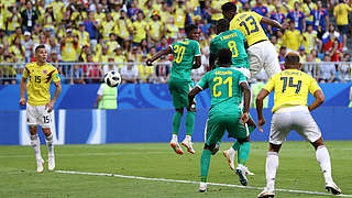 Der Treffer fürs Achtelfinale: Yerry Mina (2.v.r.) köpft Kolumbien in Führung © 2018 Getty Images