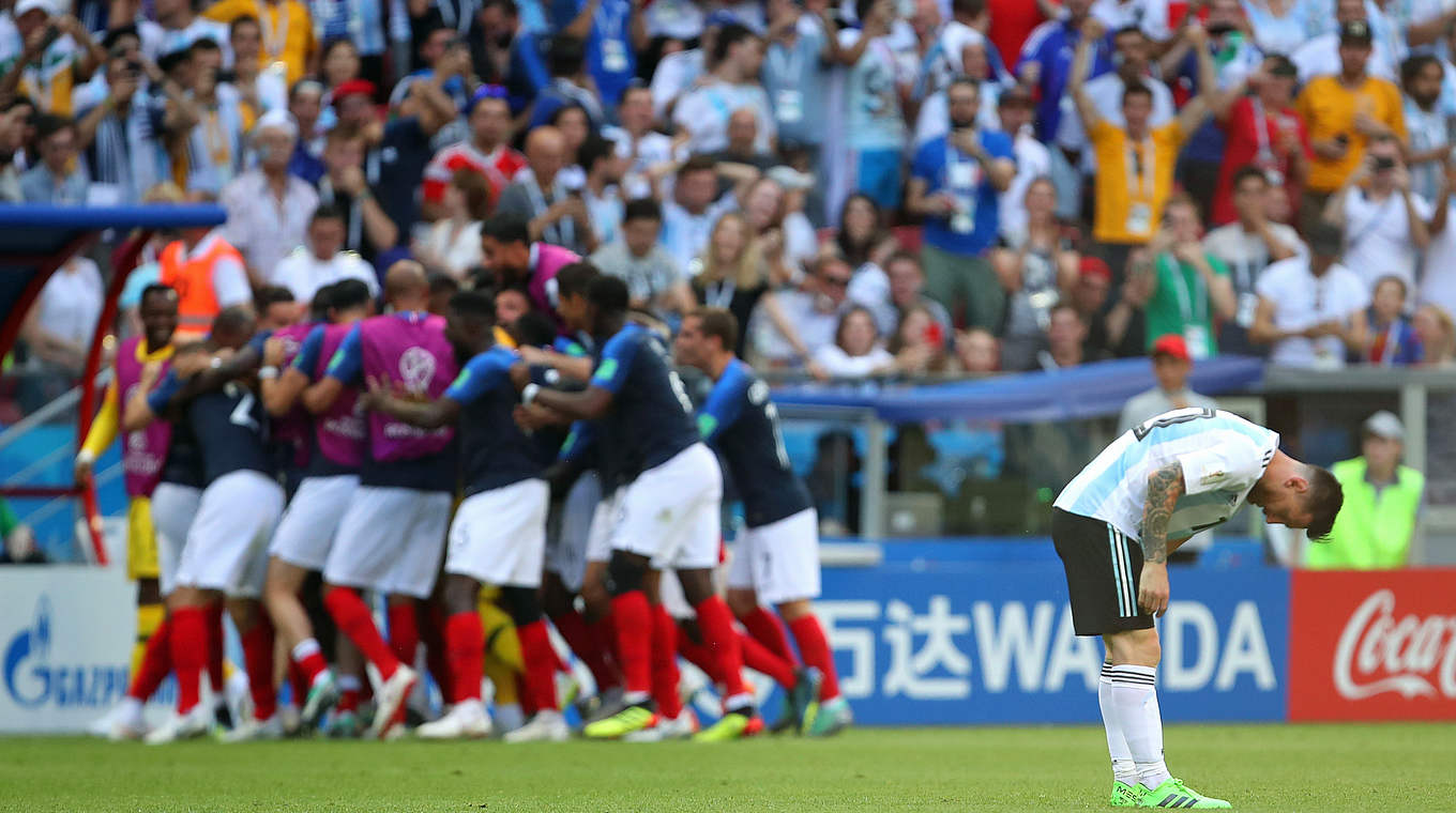 Muss mit Argentinien die Heimreise antreten: Lionel Messi (r.) © 2018 AMA Sports Photo Agency