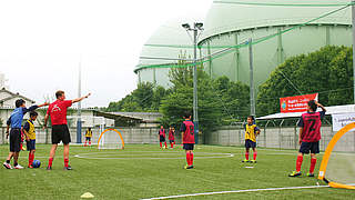 Zeichnet sich durch hohe Gewandtheit, gute Technik und Eifer aus: der Fußball in Japan © 