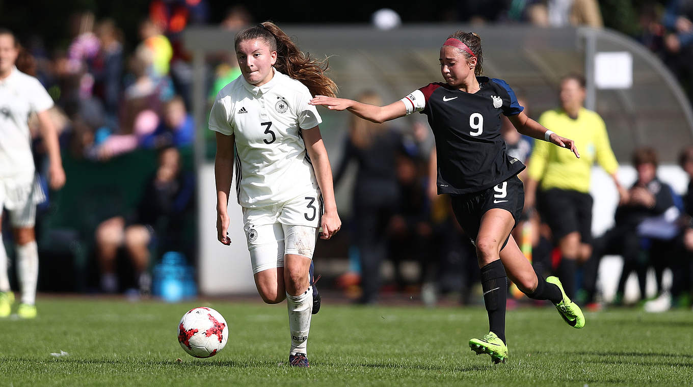 Trifft mit der U 16 im zweiten Gruppenspiel auf Island: Kapitänin Gentiana Fetaj (l.) © 2017 Getty Images