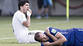 Biting is now a red card offence: Suarez' incident with Chiellini in Rio 2014. © imago/Moritz M¸ller