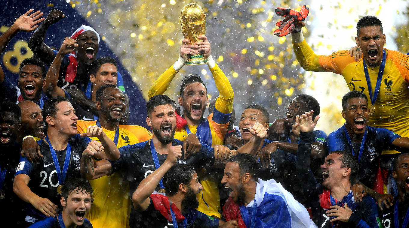 Gruppenbild mit Trophäe: Frankreich ist Weltmeister 2018 © 2018 Getty Images