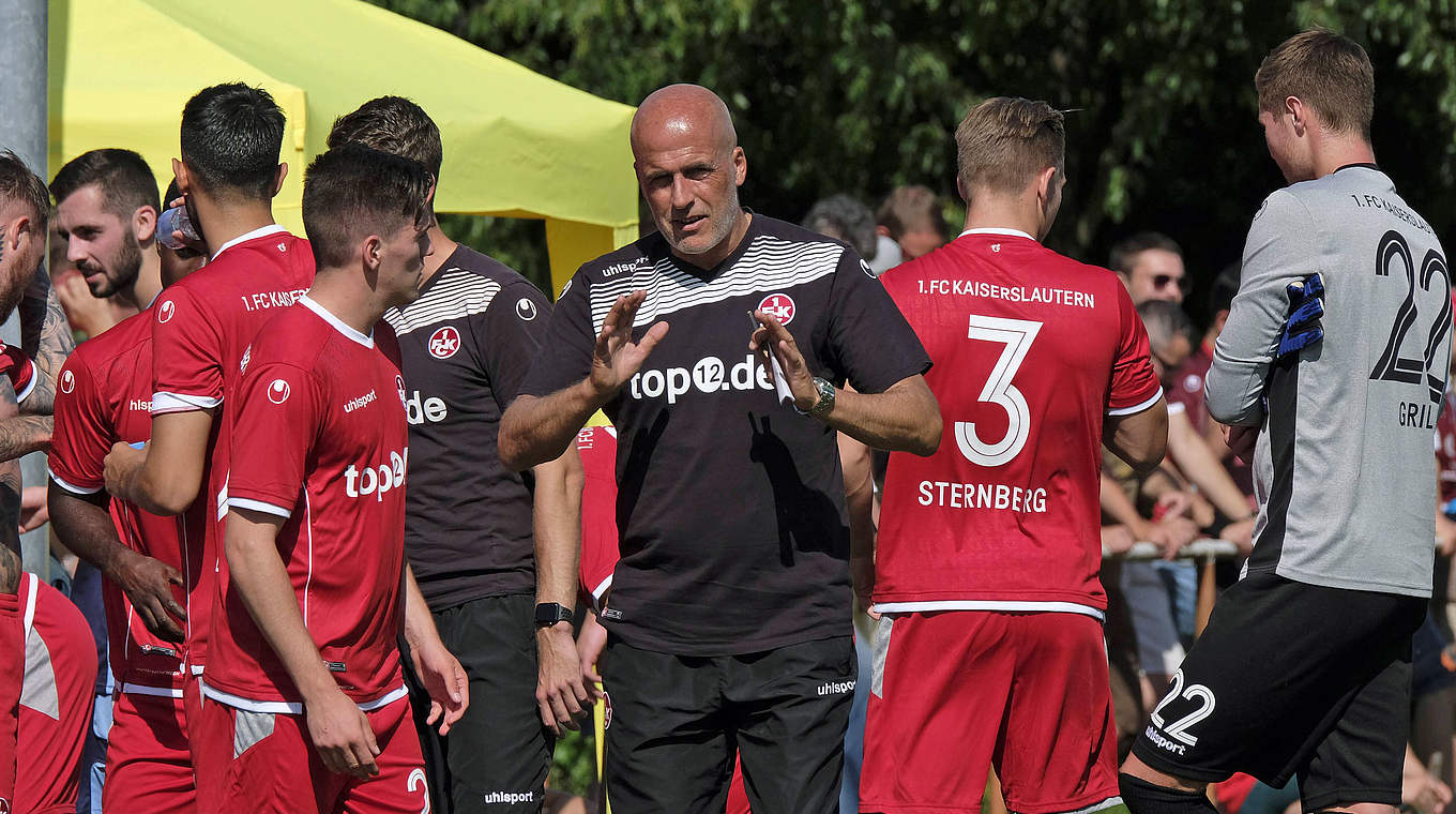 Für die Trainerkollegen heißester Aufstiegsanwärter: Michael Frontzeck und der FCK © imago/Werner Schmitt