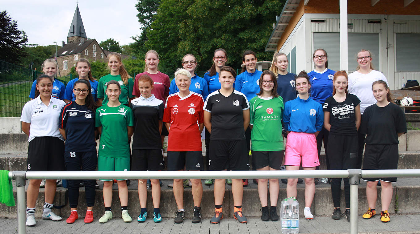 Lernen und trainieren für den Trainerschein: die Teilnehmer des Kindertrainerlehrgangs © Fußballverband Niederrhein