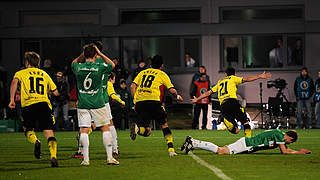 Das Tor in der 120. Minute: Gündogan trifft gegen Greuther Fürth in der Saison 2011/2012 © Getty Images