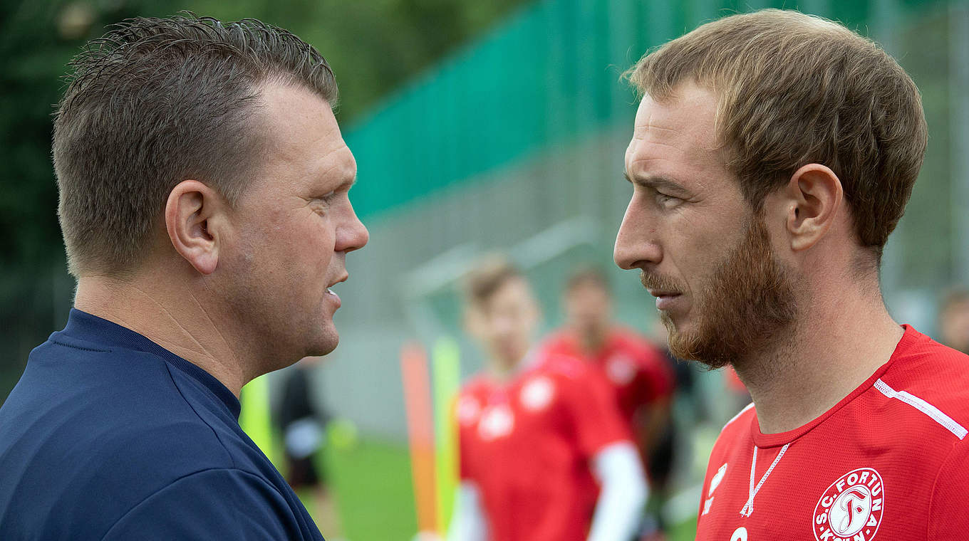 Köln-Trainer Uwe Koschinat (l.) und sein neuer Führungsspieler: Moritz Hartmann © imago/Eduard Bopp