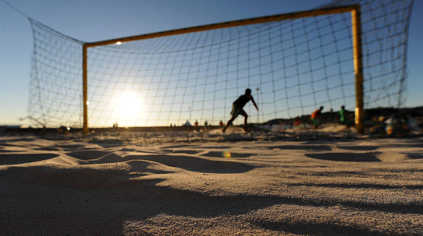 Sieg im zweiten Spiel in England: die deutsche Beachsoccer-Nationalmannschaft © imago sportfotodienst