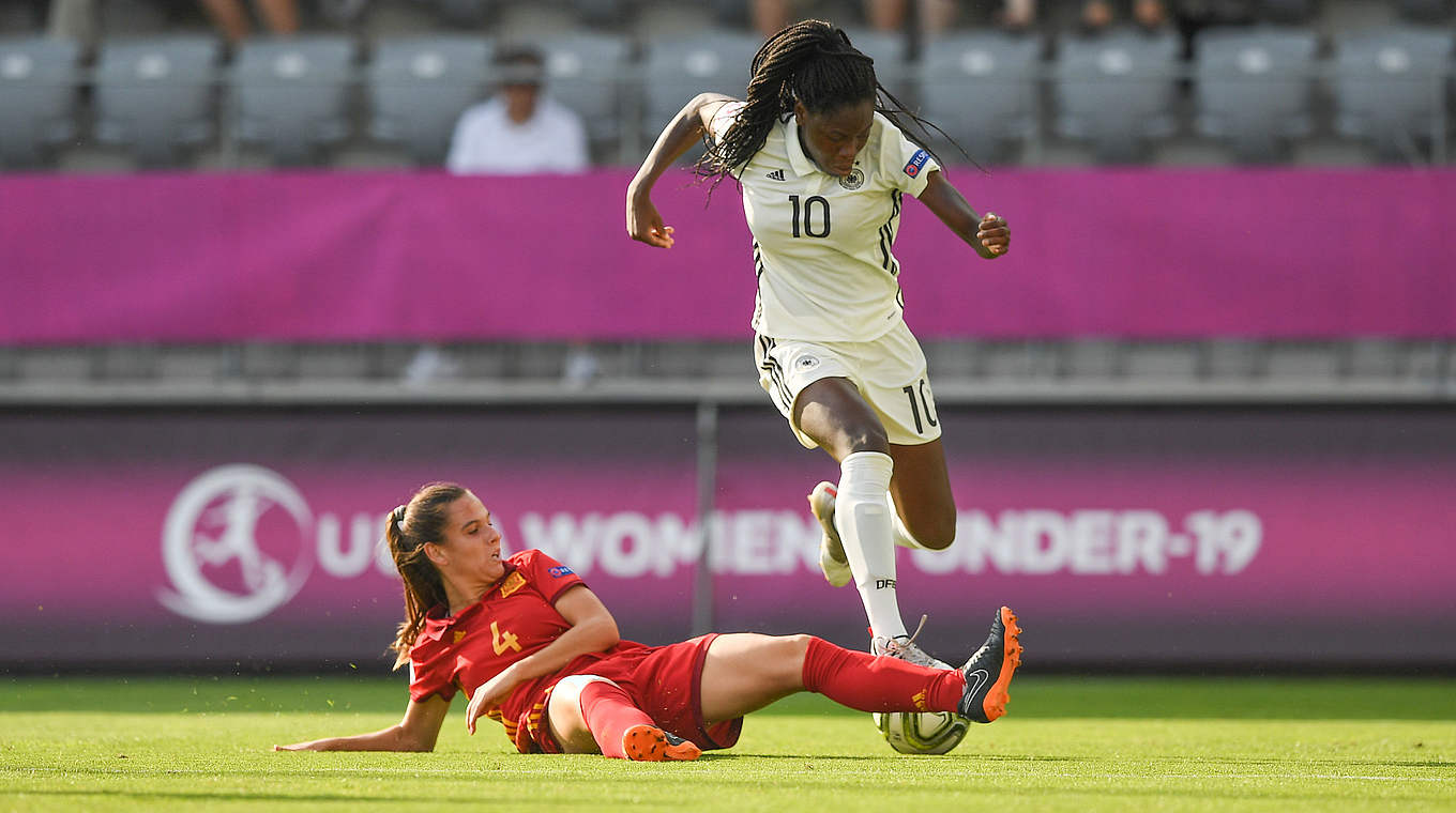 Nicole Anyomi is stopped in her tracks by Spain's Laia Codina © Â©SPORTSFILE
