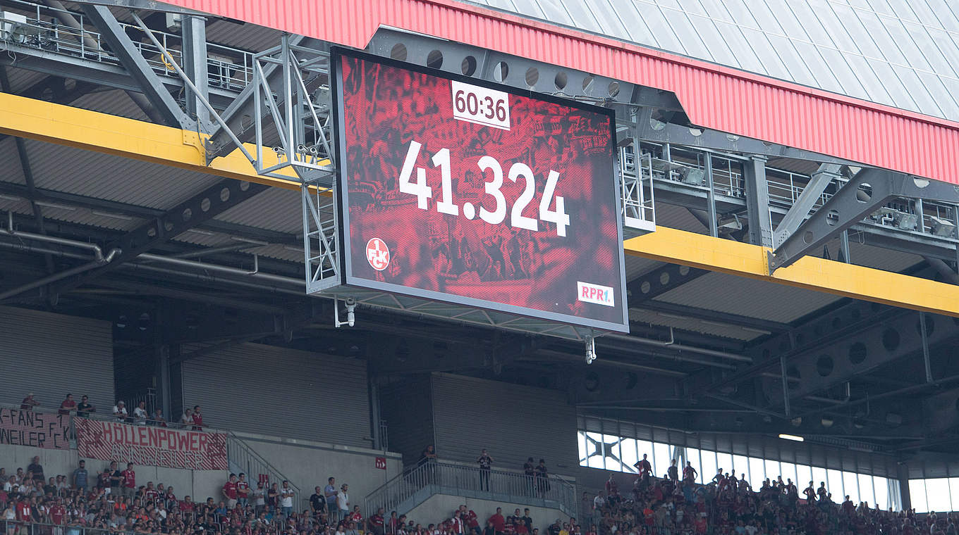 Spitzenwert am 1. Spieltag: 41.324 Zuschauer am Lauterer Betzenberg © imago/Sven Simon