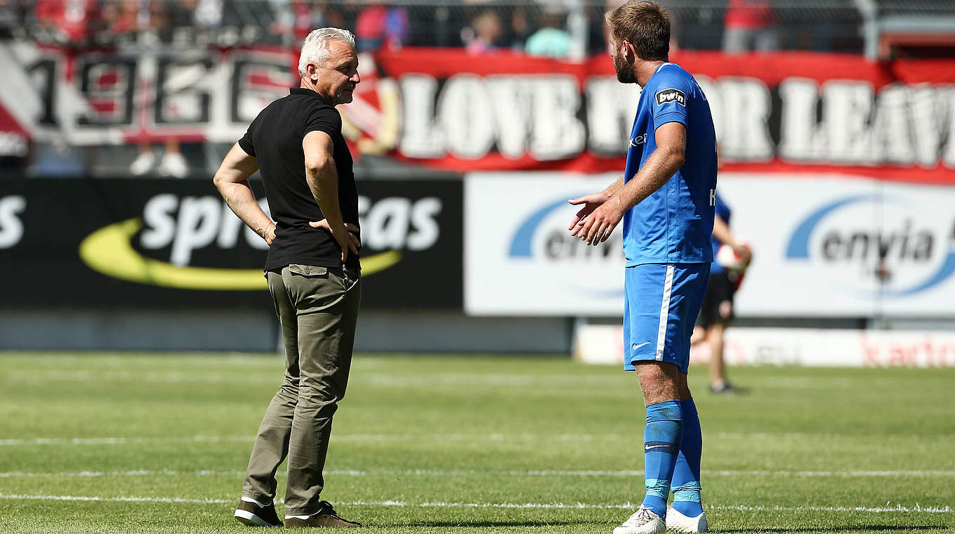 Gegen Braunschweig Reaktion zeigen: Coach Pawel Dotchev (l.) und Hansa Rostock © imago/Contrast