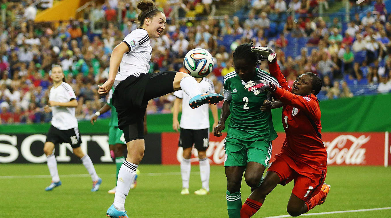 Kathrin Schermuly (l.): U 20-WM 2014 "war bisher absoluter Höhepunkt meiner Karriere" © 2014 FIFA