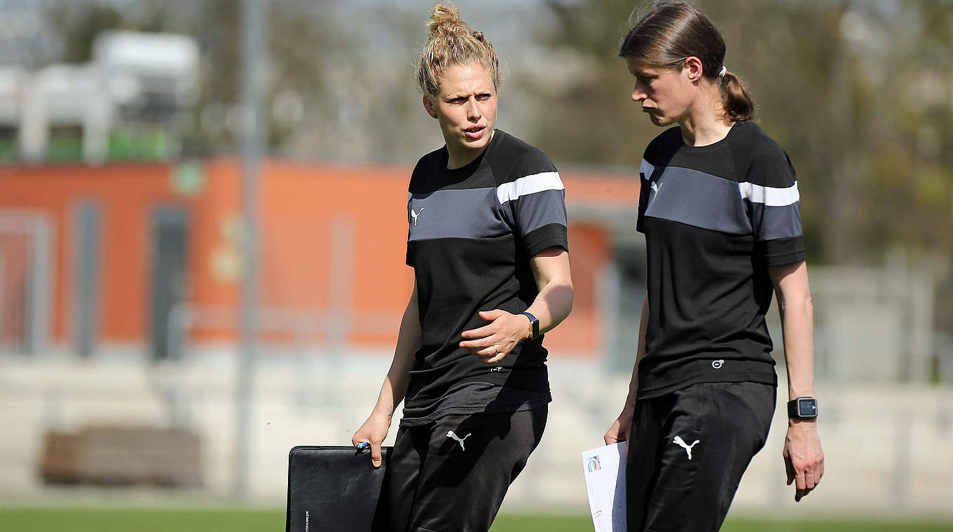 Kulig (l.) mit Garefrekes: "Wir als Trainerteam wollen die Spielerinnen besser machen" © imago/Hartenfelser