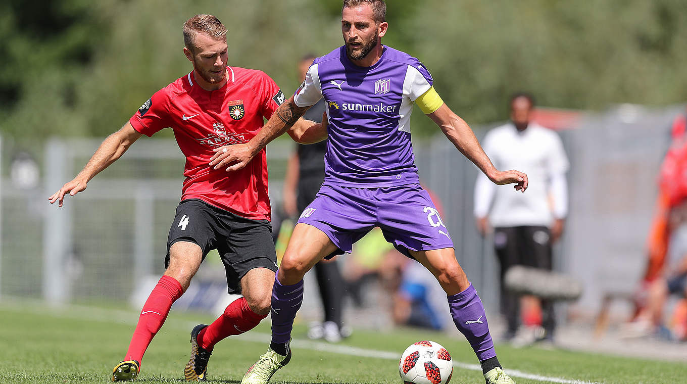 Zweikampf in Aspach: Osnabrücks Kapitän Marc Heider (r.) und Korbinian Burger © 2018 Getty Images