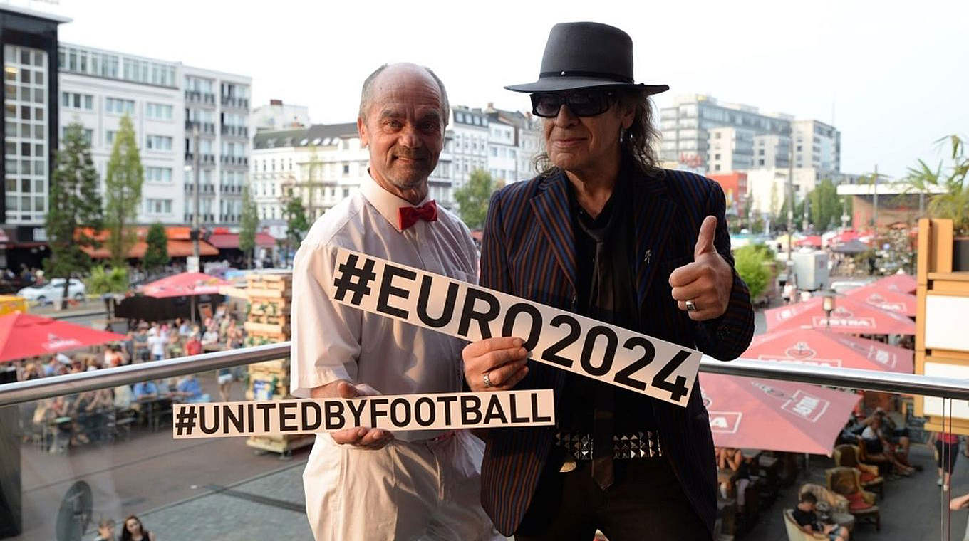 "Eine große Seele für geilen europäischen Fußball": Lindenberg (r.) ist pro EM 2024 © DFB