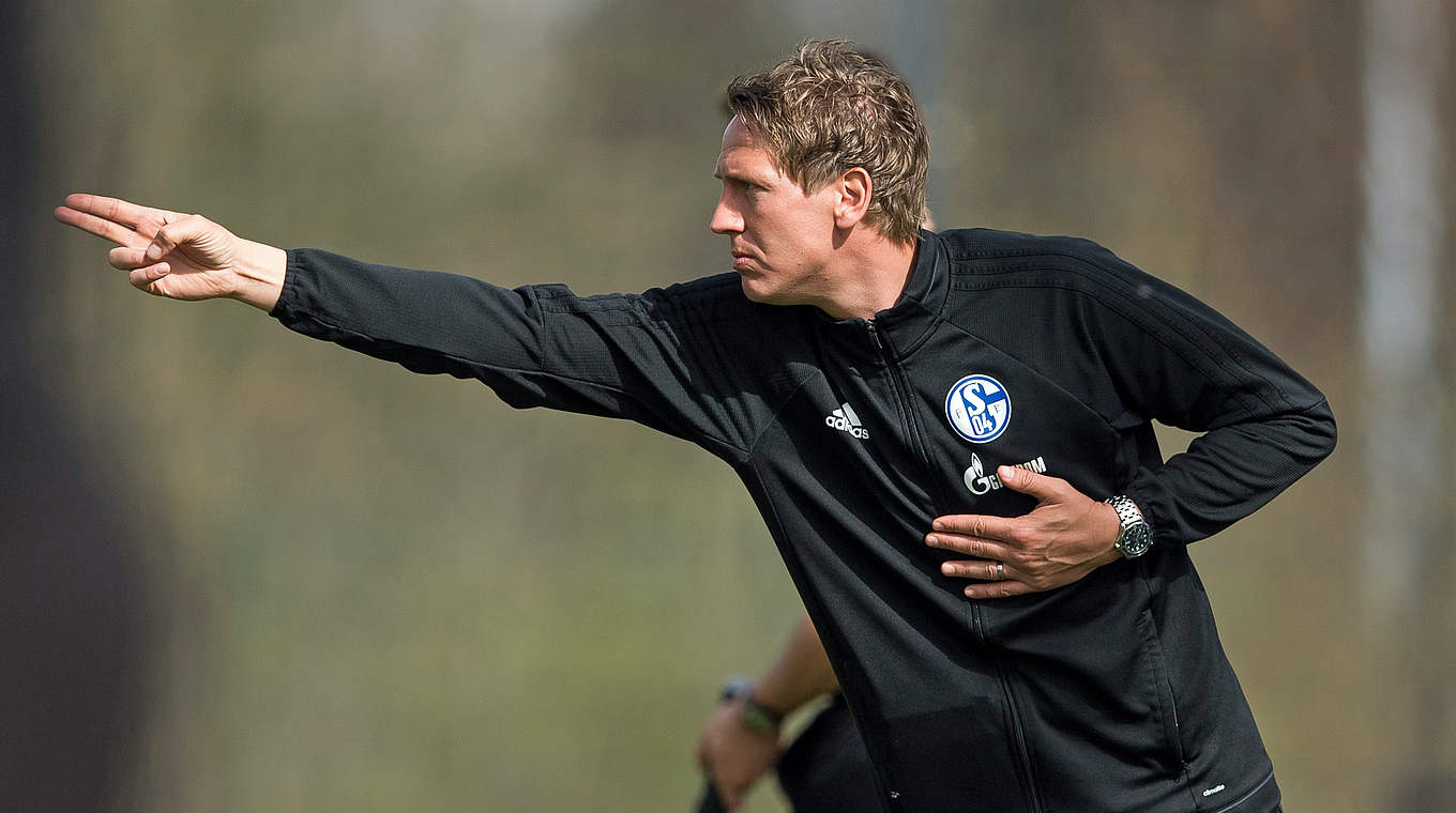 Coacht seine Schalker zum ersten Saisonsieg: Frank Fahrenhorst © 2018 Getty Images