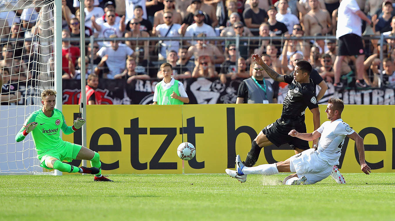 Vitalij Lux scoring the second goal for Ulm.  © 2018 Getty Images