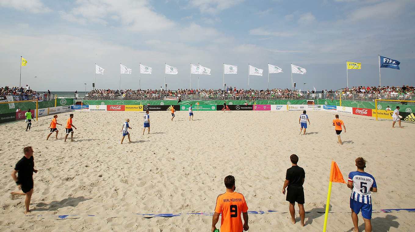 Im Spiel um Platz drei standen sich Real Münster und Hertha BSC am Strand von Warnemünde gegenüber © 2018 Getty Images