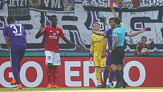Muss für ein Pokalspiel aussetzen: Moussa Niakhaté (2.v.l.) von Mainz 05 © imago/Jan Huebner