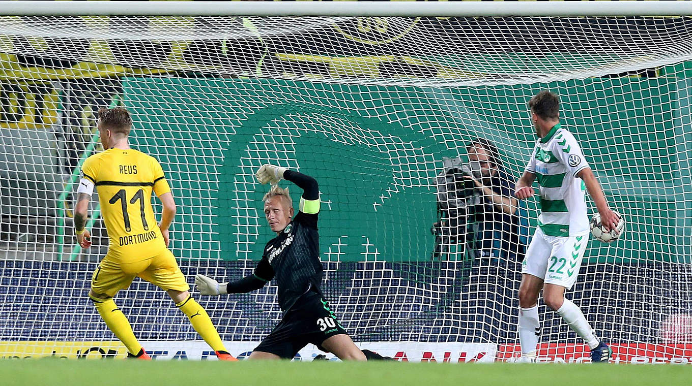 Schlusspunkt eines dramatischen Erstrundenspiels: Reus erlöst BVB © imago/Eibner