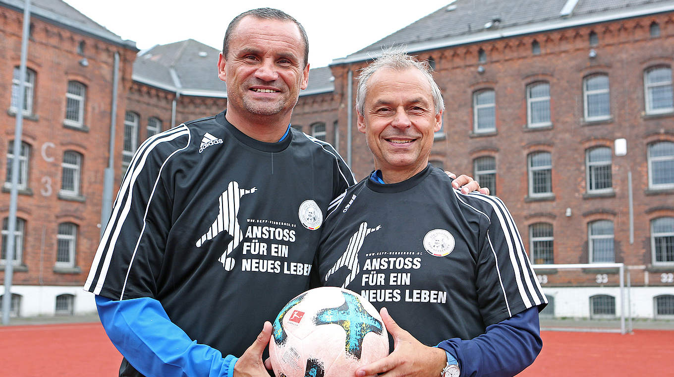 Martin Max (l.) und Olaf Thon: "Wenn der Ball rollt, sind alle nur noch Fußballer" © Carsten Kobow, Sepp-Herberger-Stiftung