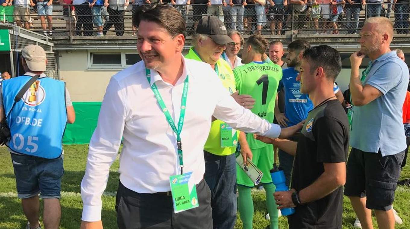 Tröstende Worte nach dem Schlusspfiff: Markus Geiser (l.) und Trainer Gökhan Gökce (r.) © DFB