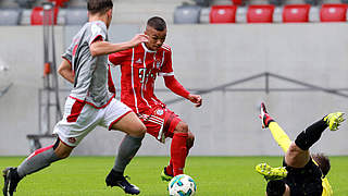 Schon in der U 17 Rivalen: Bayern-Stürmer Oliver Batista Meier und Kaiserslautern © imago/Lackovic