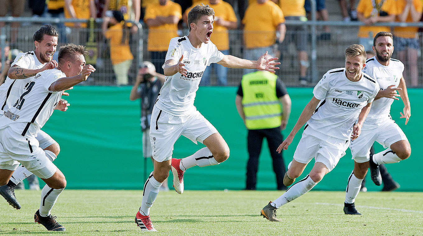 No one has scored so late in extra time as Rödinghausens Maximilian Hippe.  © imago/Noah Wedel
