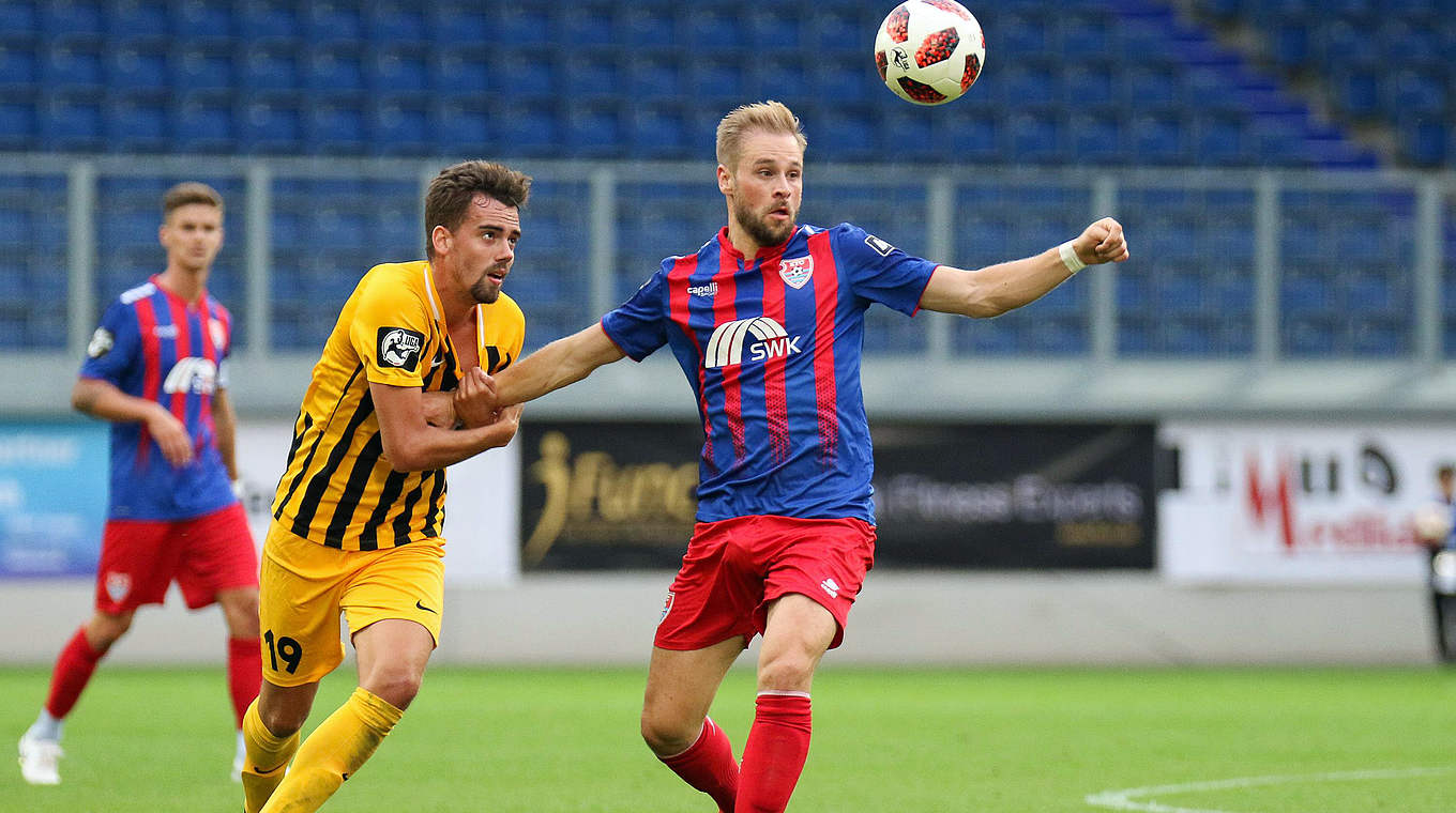 Vergibt gegen Großaspach die größte Chance: Maximilian Beister (r.) © imago/Eibner