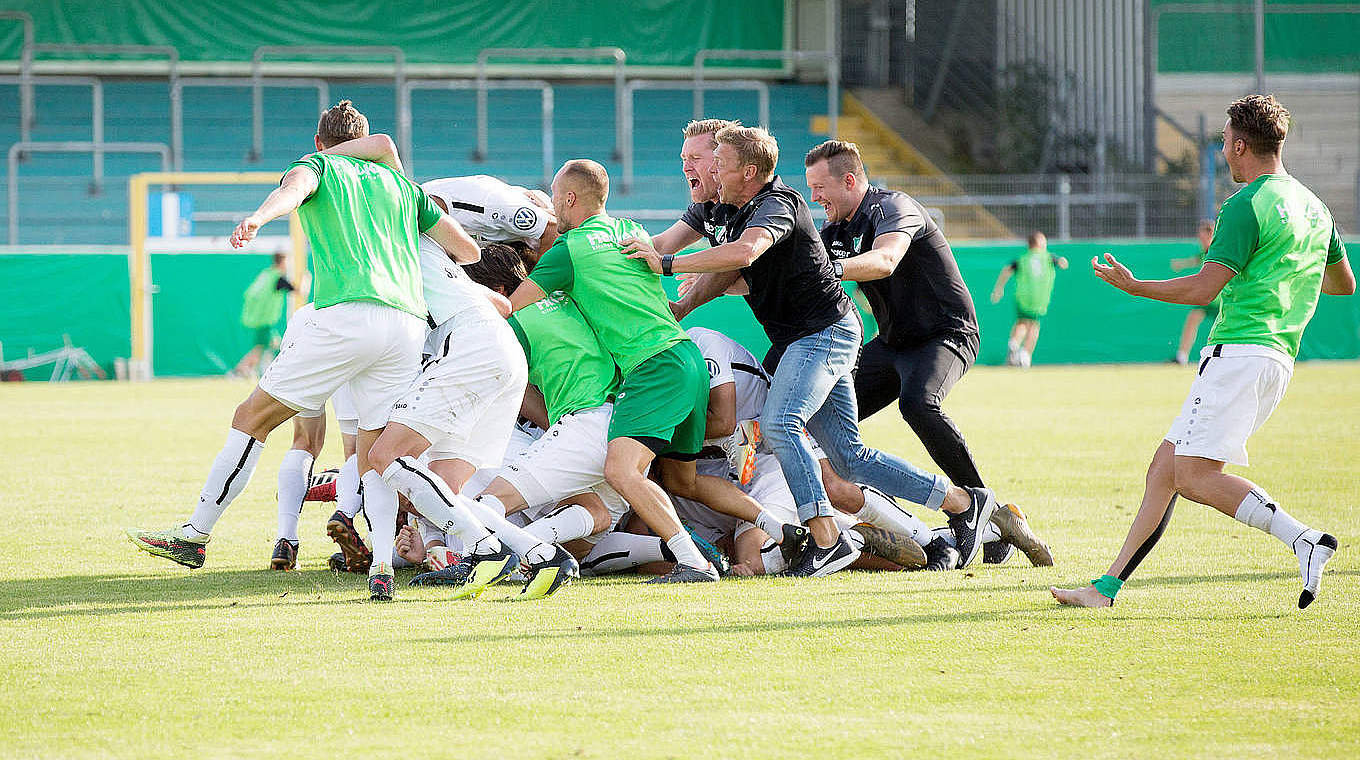 Pure joy: Rödinghausen progress after beating Dresden © imago/Noah Wedel