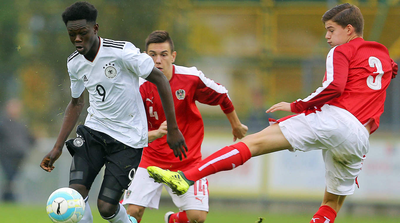 Fällt beim BVB vorläufig aus: U 16-Nationalspieler Ware Pakia (l.) © imago/GEPA pictures