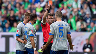 Sieht bei der Partie in Wolfsburg Rot: Schalkes Matija Nastasic © 2018 TF-Images