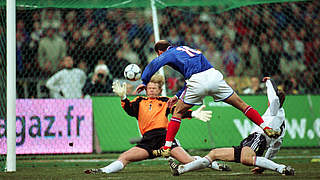 Defeat in Paris: Zinedine Zidane scores the only goal of the game © 