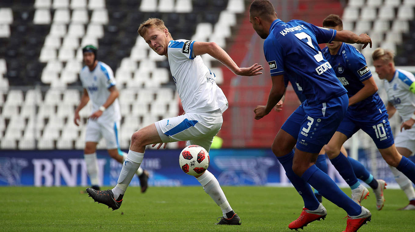 Wegkamp (l.) gewinnt mit Lotte beim KSC: "Der Sieg zum Einstand war schön" © imago/Sportfoto Rudel