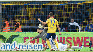 Matchwinner: Braunschweigs Yari Otto schiebt in der Schlussphase zum 1:0 ein © imago/osnapix