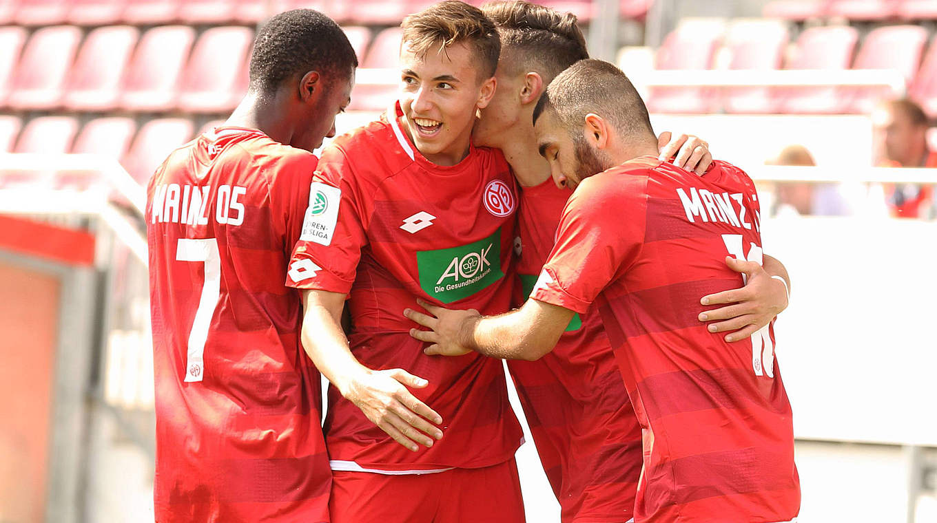 Bleiben weiter an der Tabellenspitze: Die A-Junioren des FSV Mainz 05 © imago/Martin Hoffmann