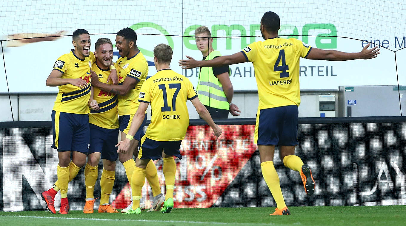 Die Gäste gehen in Führung: Fortuna Kölns Spieler freuen sich über das frühe 1:0 © imago/Eibner