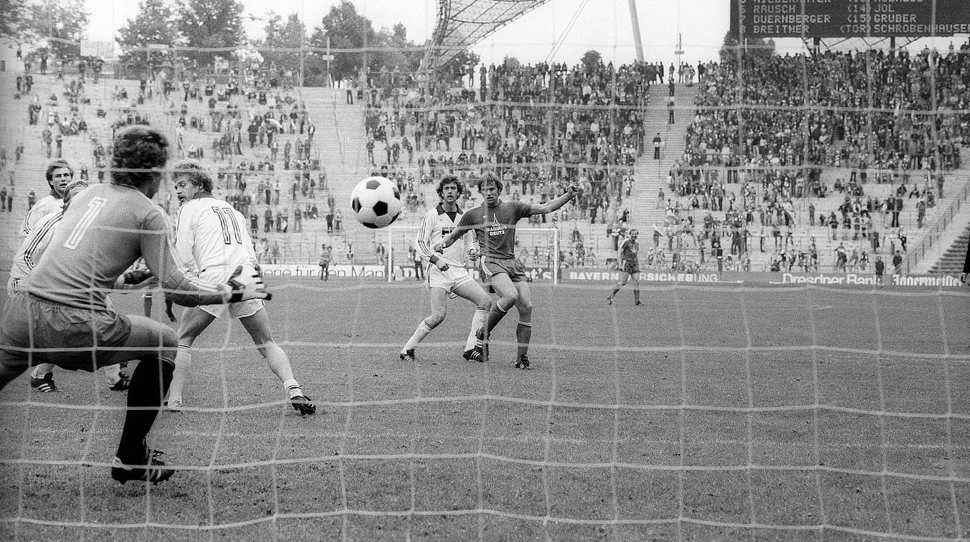 Da war die Welt noch in Ordnung: Udo Horsmann (r.) erzielt das 1:0 für Bayern © imago