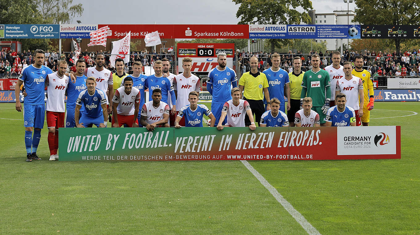 Die 3. Liga beteiligt sich ebenfalls am Aktionsspieltag: Fortuna Köln beim gemischten Mannschaftsbild mit den Sportfreunden Lotte © 2018 Getty Images