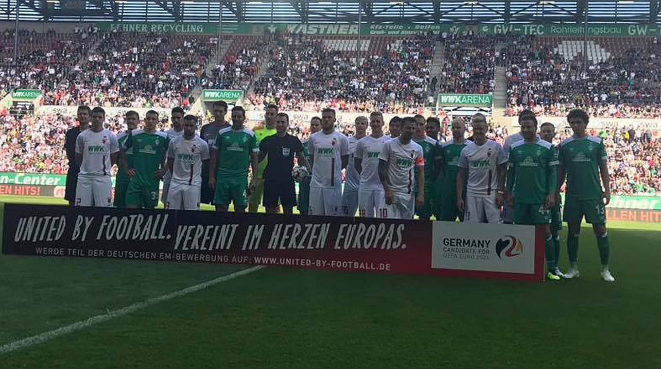Teamfoto vor der Bundesligapartie zwischen dem FC Augsburg und Werder Bremen © DFB
