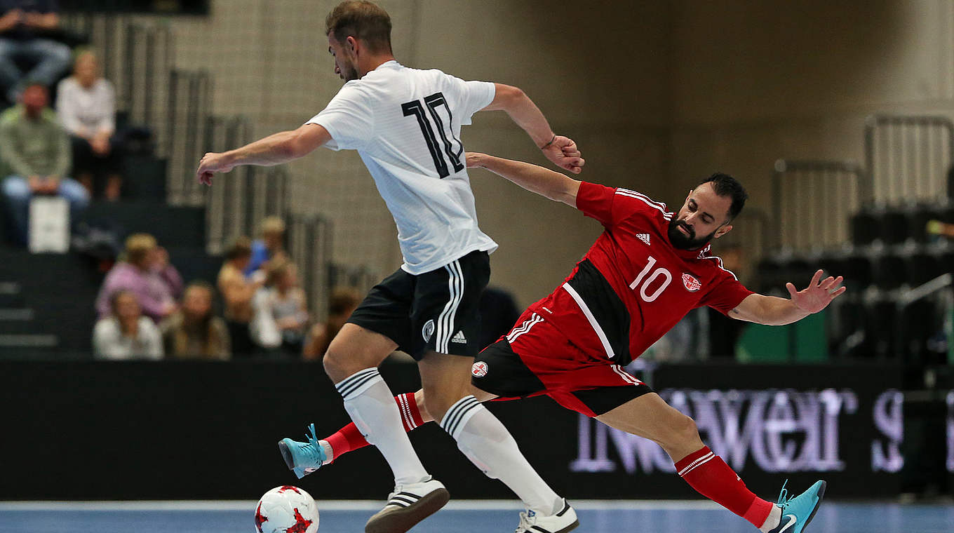 Die deutsche Futsal-Nationalmannschaft ist mit einer Niederlage in die neue Saison gestartet. Das Team von DFB-Trainer Marcel Loosveld unterlag in Hamburg Georgien 2:4 (0:2). Onur Saglam sorgte mit einem Doppelpack für die deutschen Treffer. © 2018 Getty Images