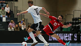 Die deutsche Futsal-Nationalmannschaft ist mit einer Niederlage in die neue Saison gestartet. Das Team von DFB-Trainer Marcel Loosveld unterlag in Hamburg Georgien 2:4 (0:2). Onur Saglam sorgte mit einem Doppelpack für die deutschen Treffer. © 2018 Getty Images