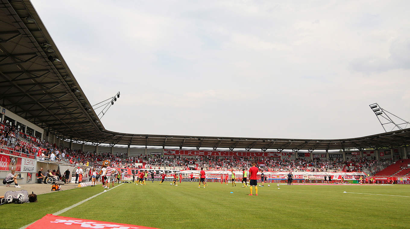 Untersagungsverfügung der Stadt: Das Spiel Halle gegen Rostock ist offiziell abgesagt © 2018 Getty Images