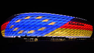 München: Die Allianz-Arena erstrahlt in den Farben der EU und Deutschlands. © Getty Images