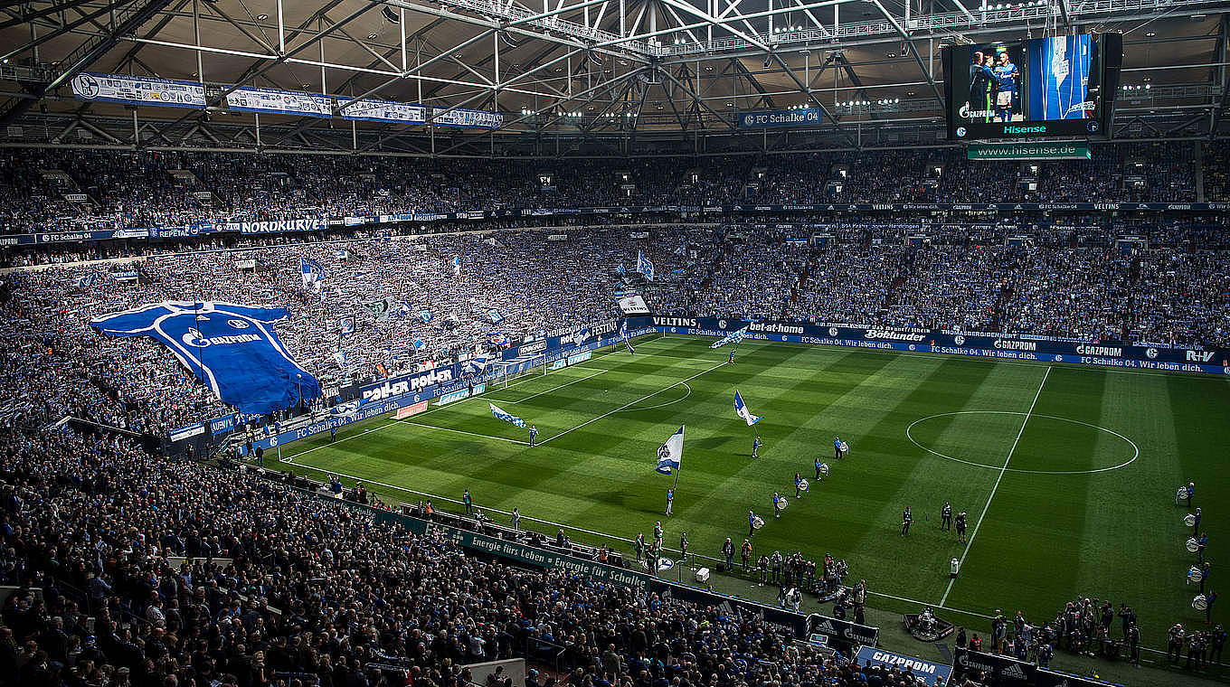 Veltins arena. Фельтинс-Арена. Стадион Шальке 04. Трибуны Шальке.