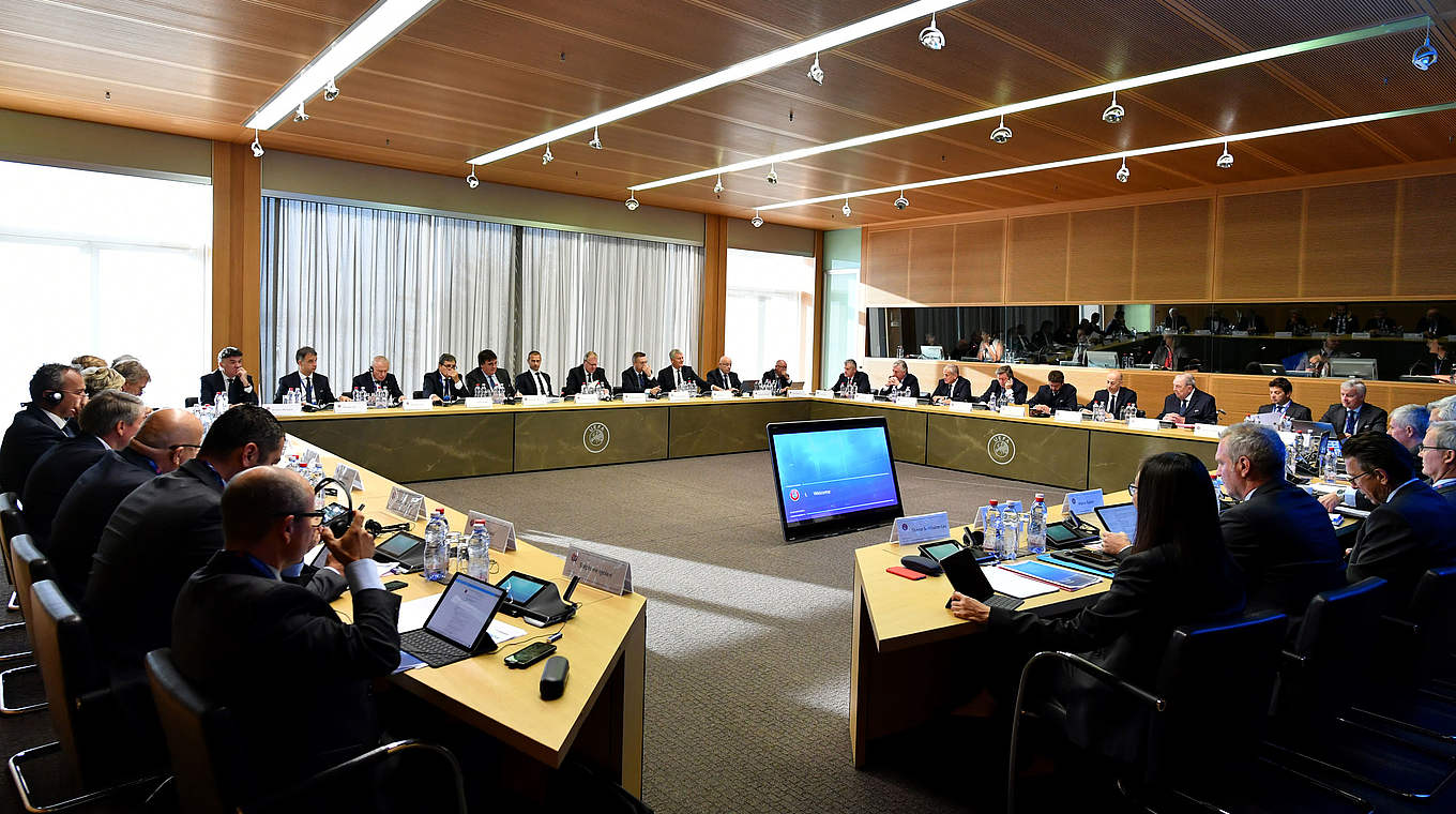 Das UEFA-Exko in Nyon: Hier haben 17 Mitglieder über die EURO 2024 entschieden © 2018 UEFA