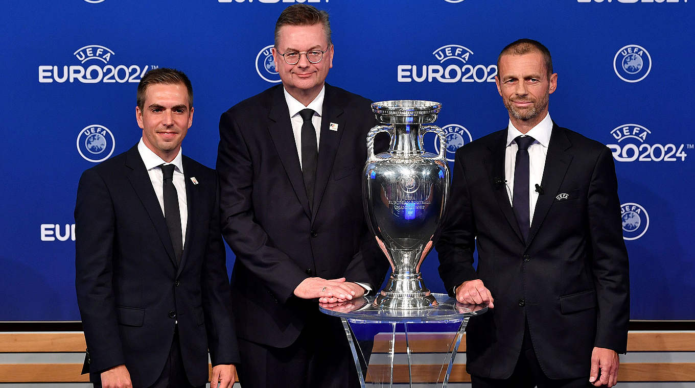 Lahm (l.): "We’ve done a lot of preparation, and we want to share this and get everyone involved" © Getty Images