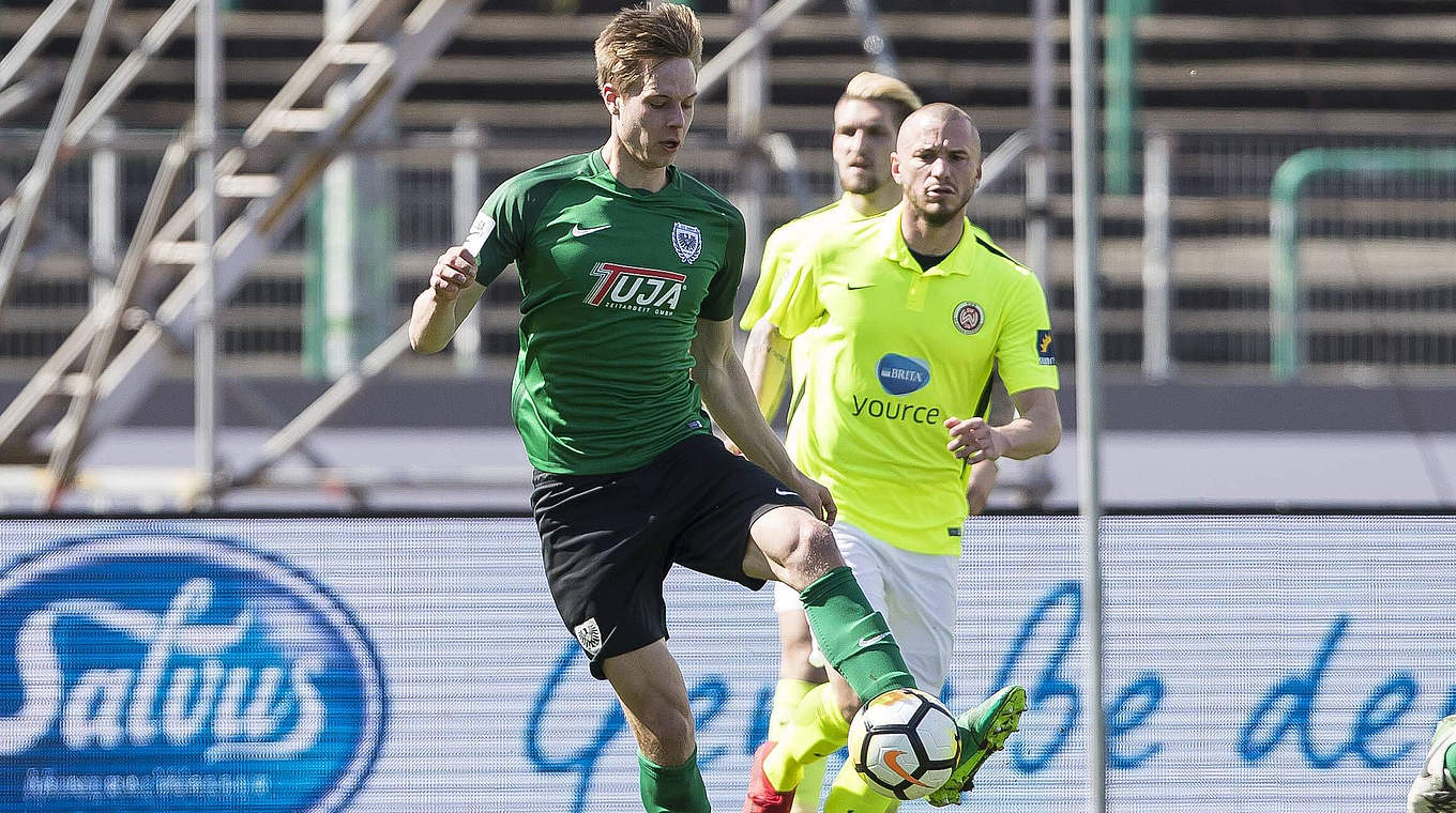 Sieger im letzten Duell: Jannik Borgmann (v.) mit Münster gegen Wehen Wiesbaden © imago/Kirchner-Media