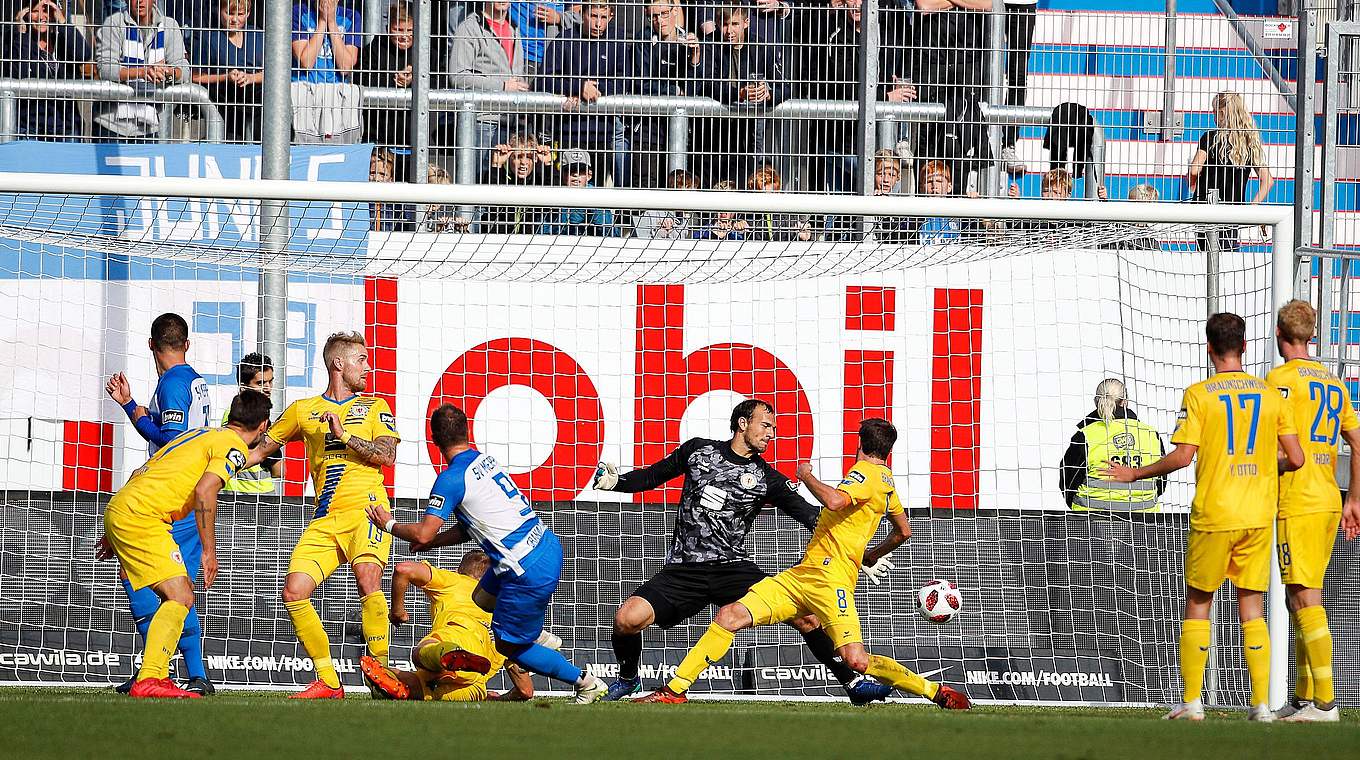 Und der Ball ist drin: Meppen trifft gegen Braunschweig und ist nicht mehr Letzter © 2018 Getty Images